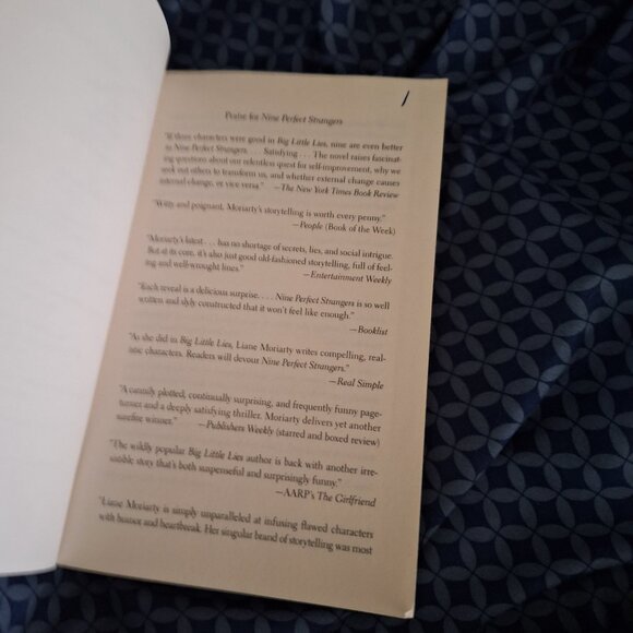 nine perfect strangers - Picture 3 of 6